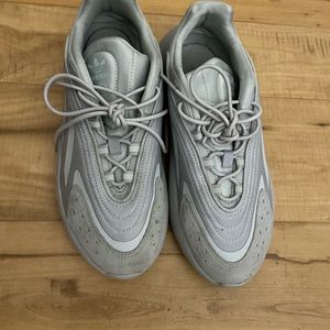 Kids adidas’s sneakers size 7